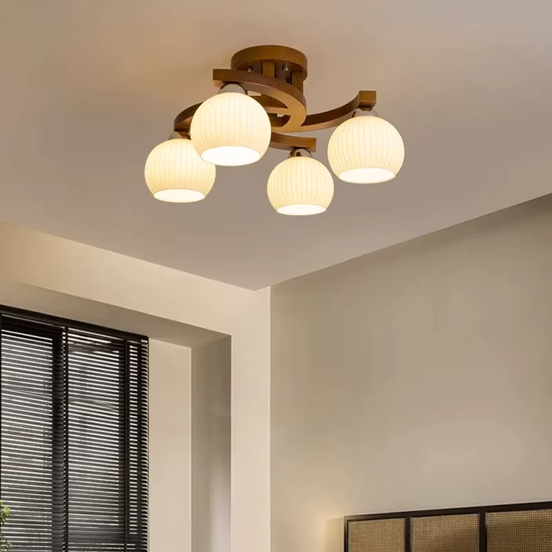 Lampa sufitowa z drewna orzechowego z mlecznymi kloszami, 3–6 kloszy 3 Lampa sufitowa z drewna orzechowego – zdjęcie 3