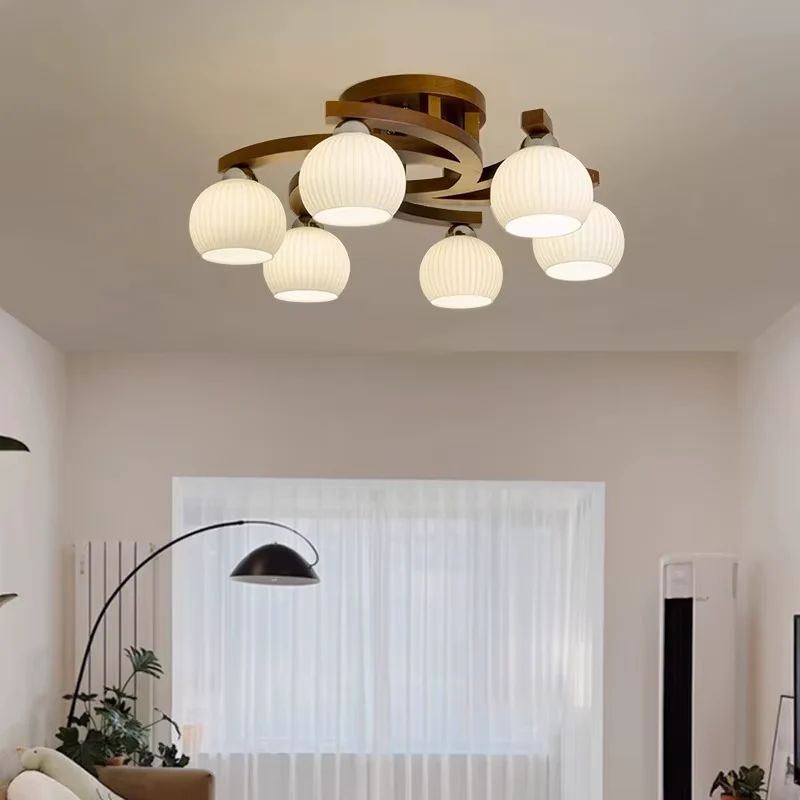 Lampa sufitowa z drewna orzechowego z mlecznymi kloszami, 3–6 kloszy 4 Lampa sufitowa z drewna orzechowego – zdjęcie 4