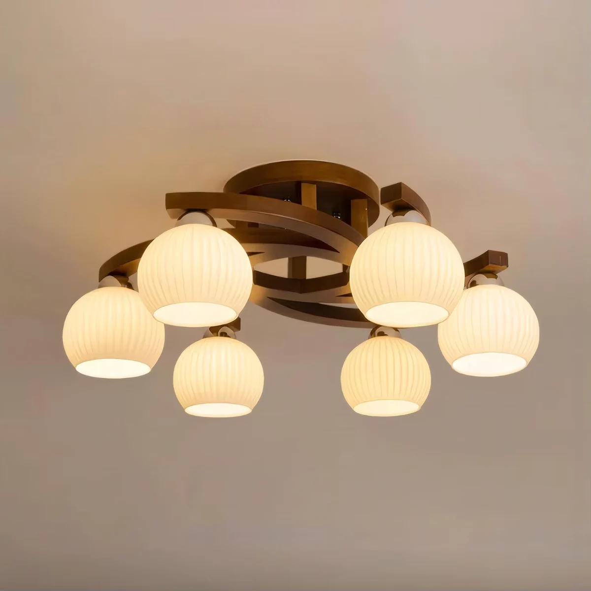 Lampa sufitowa z drewna orzechowego z mlecznymi kloszami, 3–6 kloszy 5 Lampa sufitowa z drewna orzechowego – zdjęcie 5