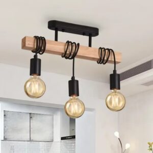 lampa sufitowa z drewnianą belką nad blatem w kuchni