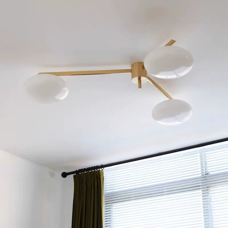 Lampa sufitowa z mlecznymi dyskami na prostych ramionach, 3–6 kloszy 3 Lampa sufitowa z mlecznymi dyskami na prostych ramionach, 3–6 kloszy – zdjęcie 3