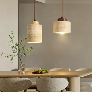 Lampa wisząca z naturalnego trawertynu – nad stolem rzad