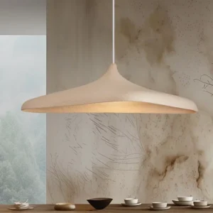 Lampa wisząca wabi-sabi w kształcie kapelusza – nad stolem